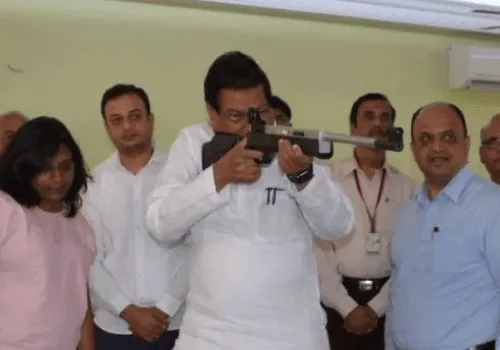 Former Maharashtra Chief Minister Prithviraj Chavan trying Fundook